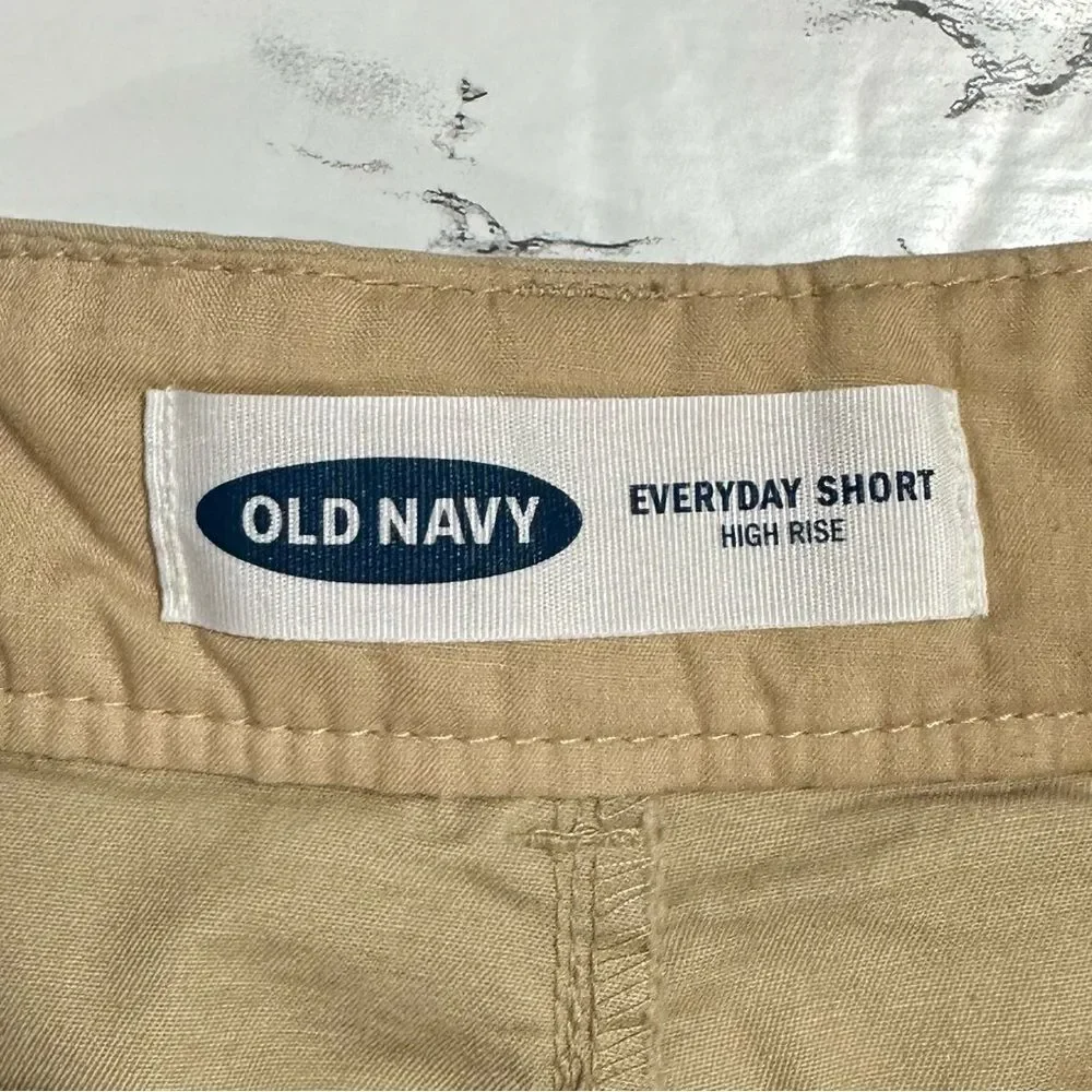 Old Navy Womans Everyday Shorts Khaki - Picture 2 of 5